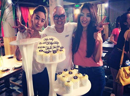 Minh Hằng ăn mừng phim “Vừa đi vừa khóc” thắng lớn